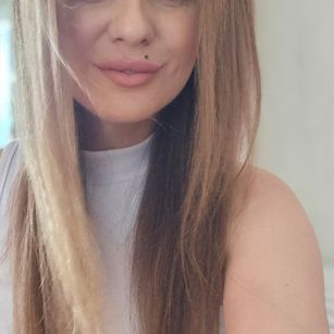 Model - Kira glasses