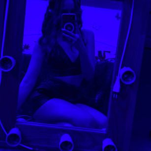 Model - AprilOneli femdom