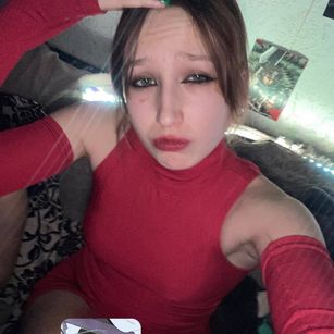 Model - AprilOneli feet