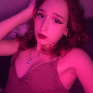 Model - AprilOneli cei