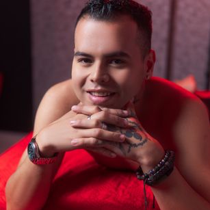 Model - Julian Flame cei