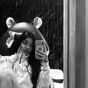 Model - Coral Jones feet