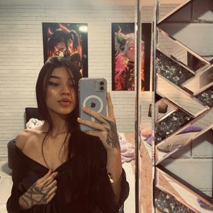 Model - Coral Jones feet