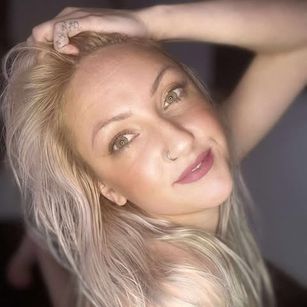 Model - Guitarchikk natural