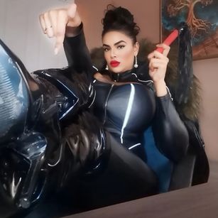 Model - MissRedVelvet CashCow