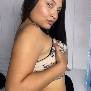 Model - Sthacy Ferrer heels