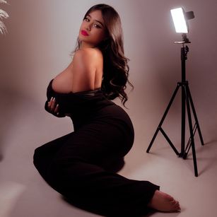 Model - Lisana Smith taboo