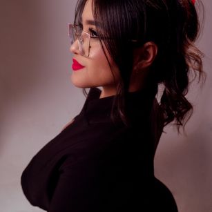 Model - Lisana Smith dildo