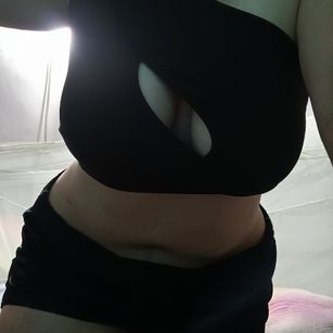 Model - Anastasia oil