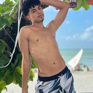 Model - Lorenzo Moreau Gay