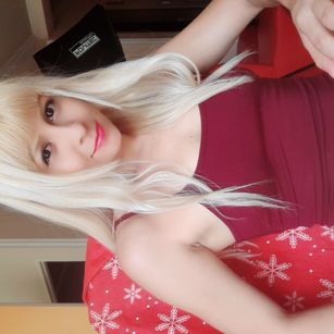 Model - Dasly Sunshine stockings