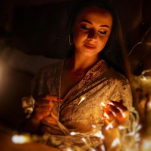 Model - MyaGoldX brunette