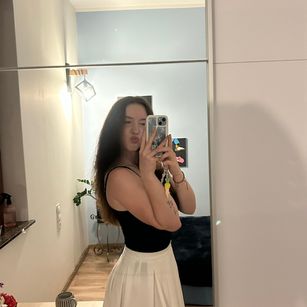 Model - Harper brunette