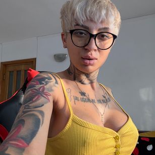 Model - Adelle Russo fetish