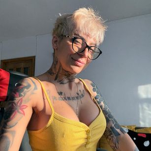 Model - Adelle Russo milf