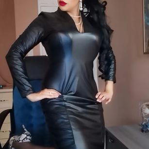 Model - MissRedVelvet CashCow