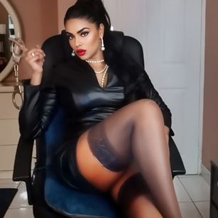 Model - MissRedVelvet Findom