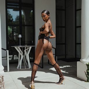 Model - Melony Ehsani dildoplay