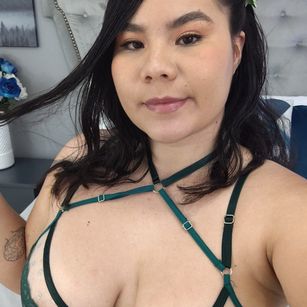 Model - IrisJoness femdom