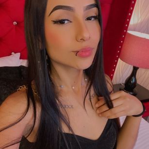 Model - Mia Jade Fingering