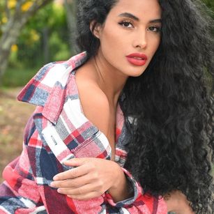 Model - Mia Nix pussy