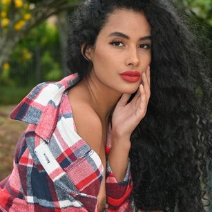 Model - Mia Nix toys