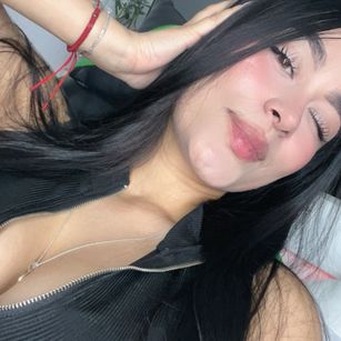 Model - Lexxiee Haze shaved