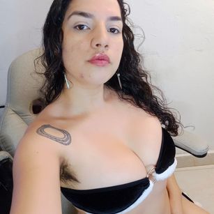 Model - Carmen Carmesi cei