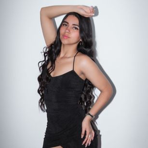 Model - Lara Brooks blowjob