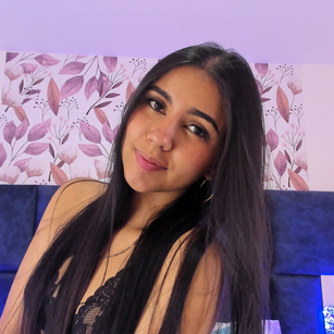 Model - Lara Brooks latina