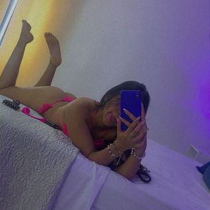 Model - Lara Brooks bigass