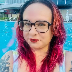 Model - Savanna Star redhead