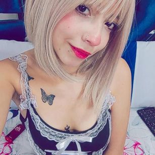 Model - KatteBurton vaginal