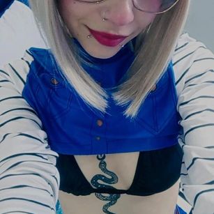 Model - KatteBurton mamada