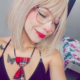 Model - KatteBurton novia