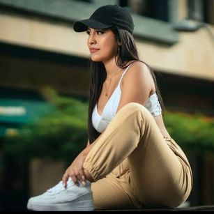 Model - Laramoon feet