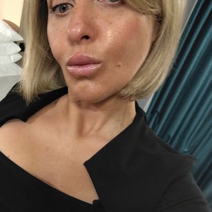 Model - Anna Flores skinny