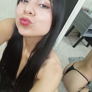 Model - JessyLenon latina