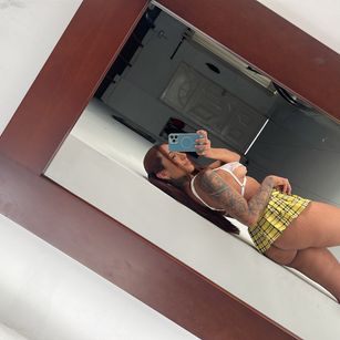 Model - EllaRose bigass