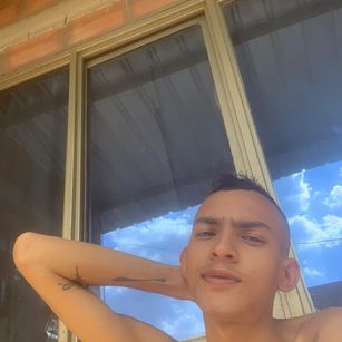 Model - BRADLEY rude