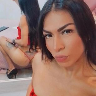 Model - SOFIAVALENTINA top