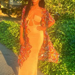 Model - SoftlySola GirlfriendVibes