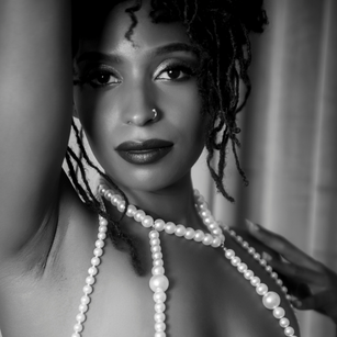 Model - SoftlySola classyplayful