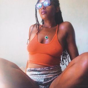 Model - SoftlySola classyplayful