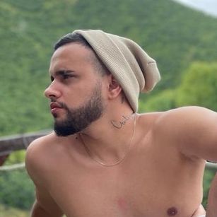 Model - Valentino ass