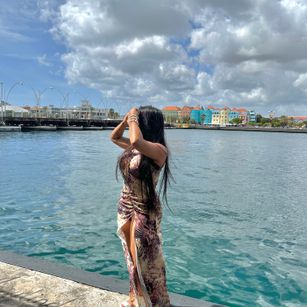 Model - Valery D. brunette