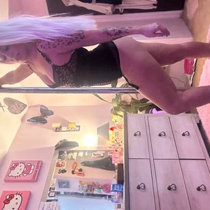 Model - Samanthas playpen unforgettable