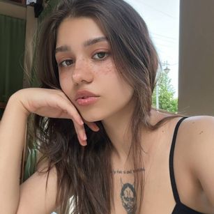 Model - Lora Cherry bigtits