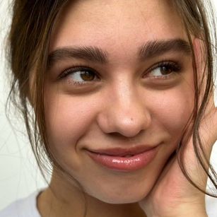 Model - Lora Cherry feet