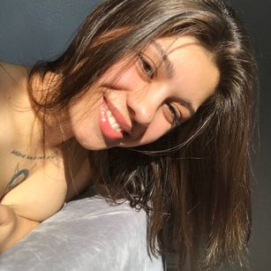 Model - Lora Cherry natural